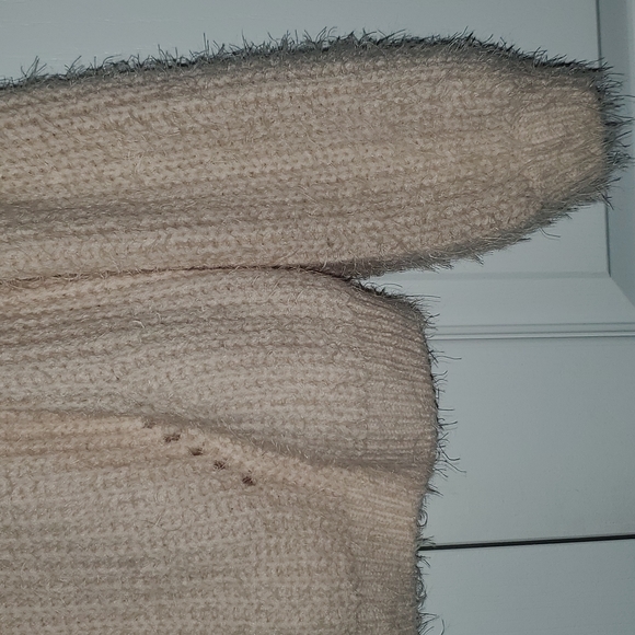 Blush Knit Turtleneck - Picture 4 of 6